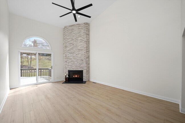 Building Photo - 14449 Golf Rd
