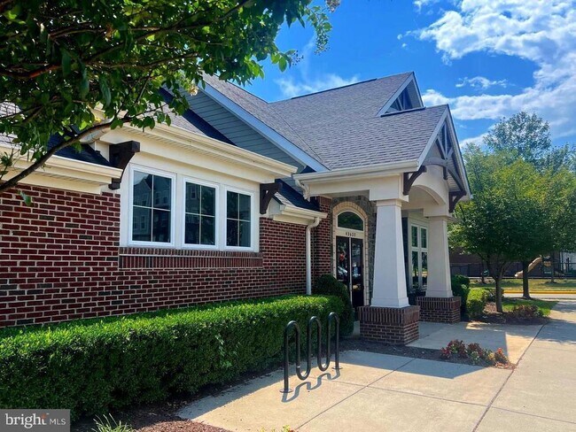 Building Photo - 43487 Town Gate Square