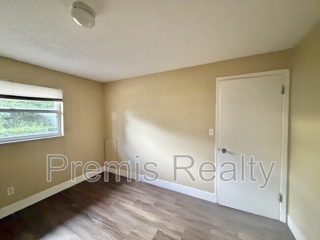 Building Photo - 1310 Amble Ln