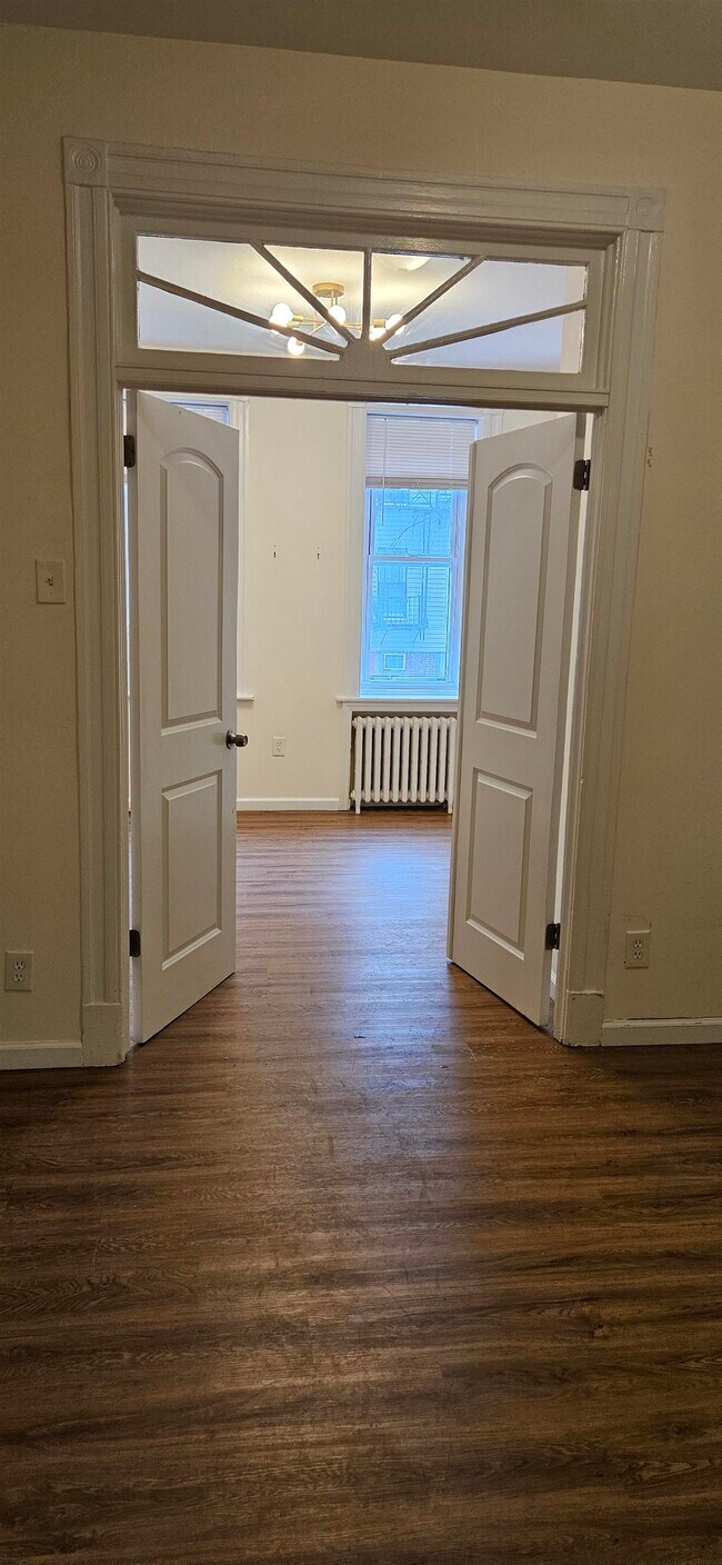 Building Photo - 327 Jackson St