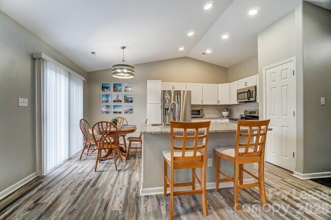 Building Photo - 5519 Waverly Lynn Ln