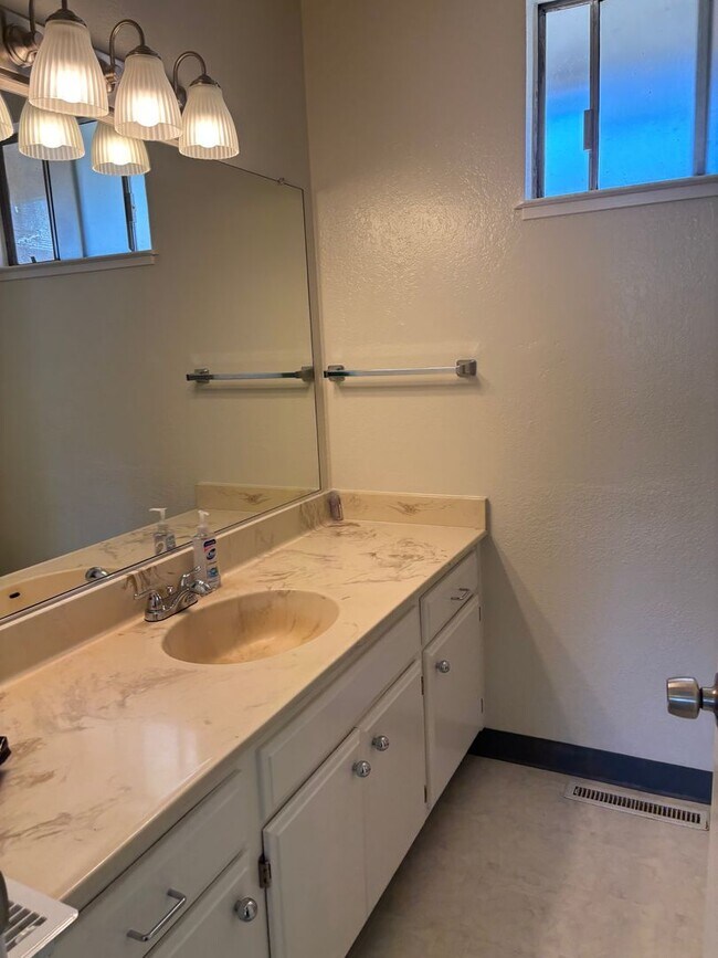 Building Photo - 3 bedroom Rincon Valley