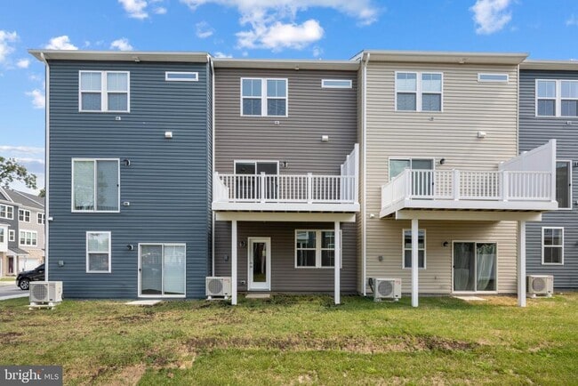 Building Photo - 8263 Longford Rd