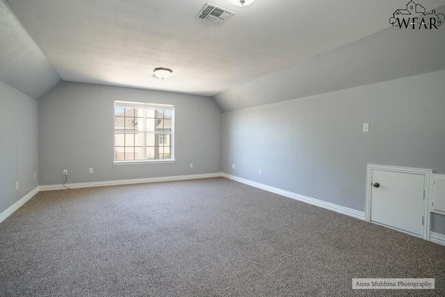 Building Photo - 2812 S Shepherds Glen