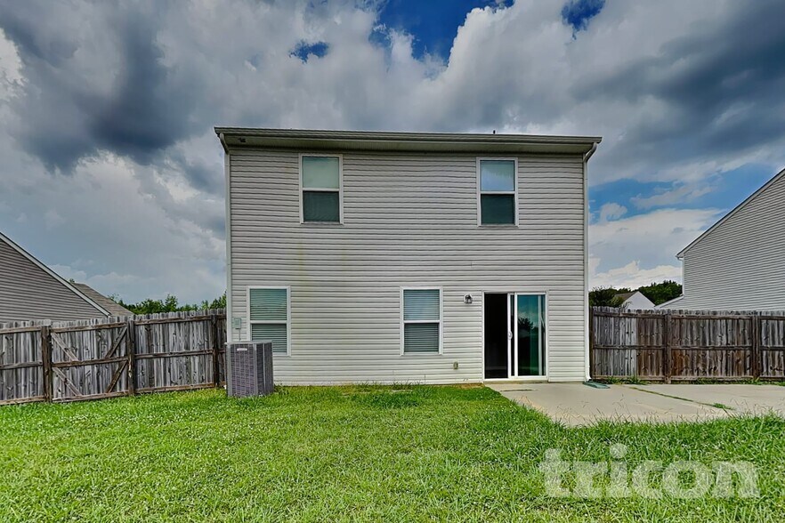 Building Photo - 1225 Standing Oak Dr