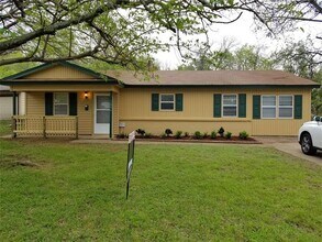Building Photo - 1806 Friar Tuck Dr