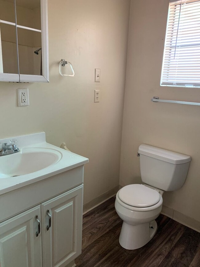 Building Photo - LM -56223 Navajo C