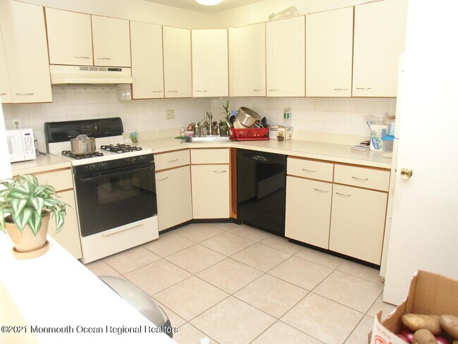 Building Photo - 720 Zlotkin Cir