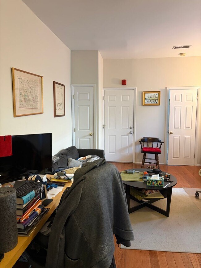 Building Photo - Queen Village - Fabric Row - 1  Bedroom 1 Bath Apartment