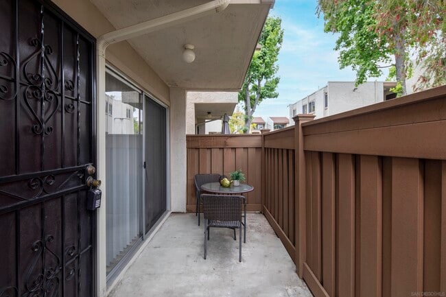 Building Photo - 3549 Castle Glen Dr