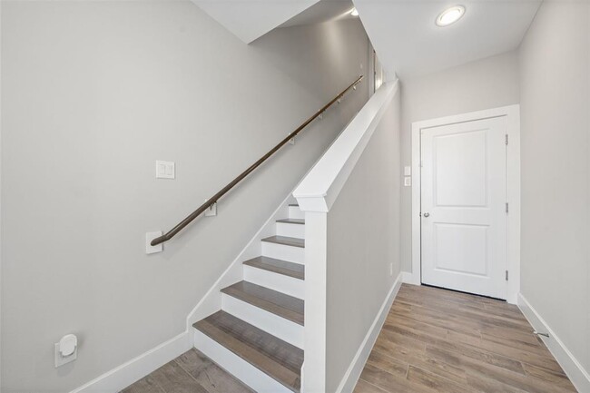 Building Photo - 1136 Wycliffe Dr