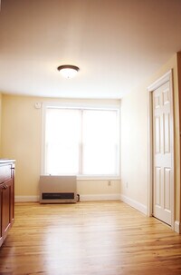 Building Photo - 155 Maple St