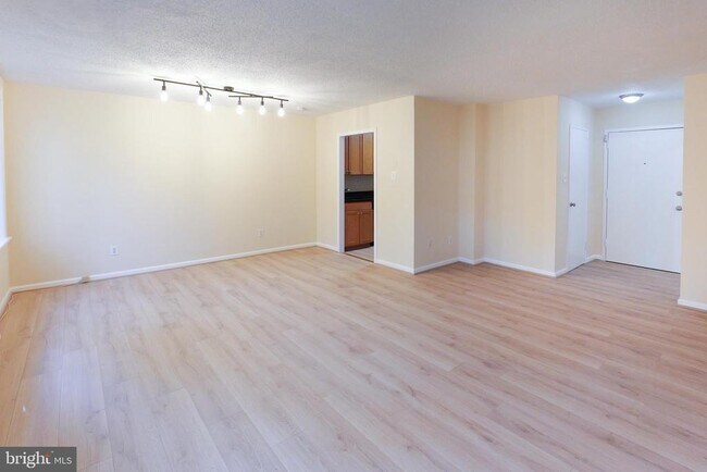 Building Photo - 1730 Arlington Blvd