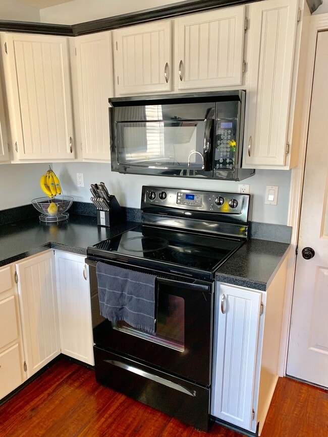 Building Photo - Welcome Home Rent Ready!