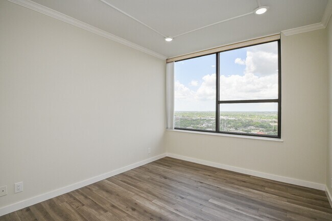 Building Photo - 15 Greenway Plz