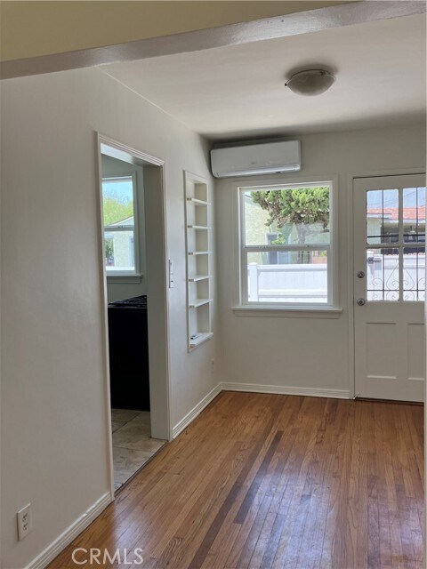 Building Photo - 4458 Linden Ave