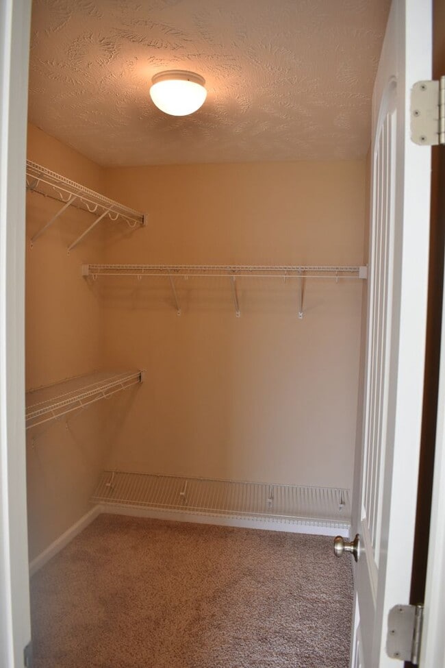 Building Photo - 3 bed 2.5 Bath Minutes from Lillington