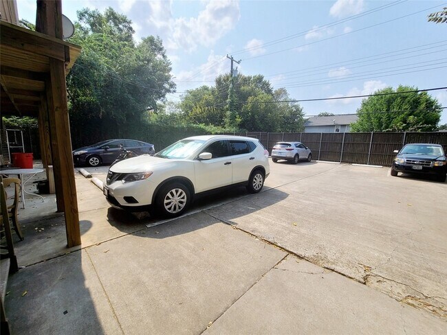 Building Photo - 4931 Junius St