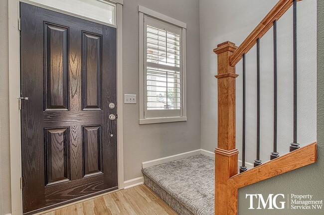 Building Photo - Spacious 4  BD Home with Modern Upgrades in Vancouver