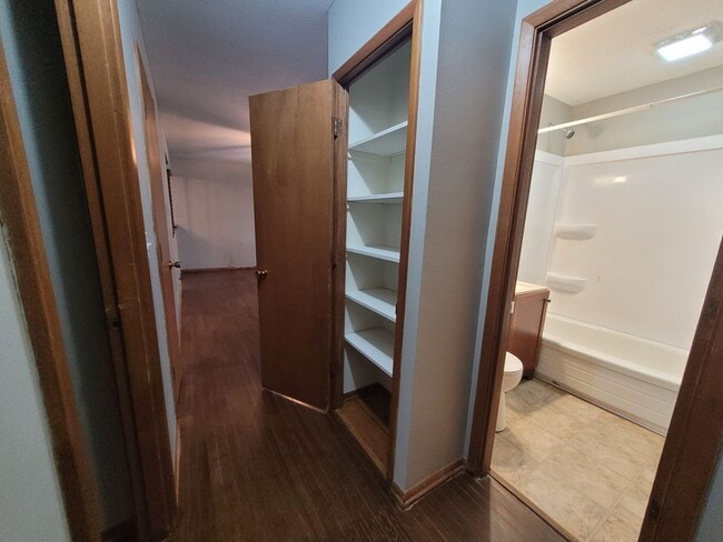 Building Photo - 3 Bedroom, 1.5 Bathroom home with detached garage