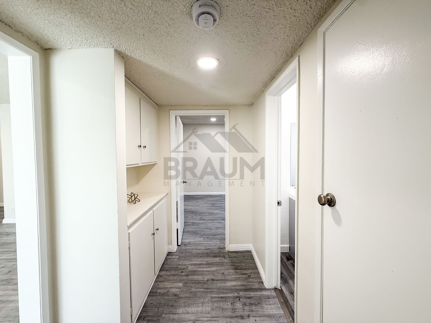 Building Photo - 6039 Whitsett Ave
