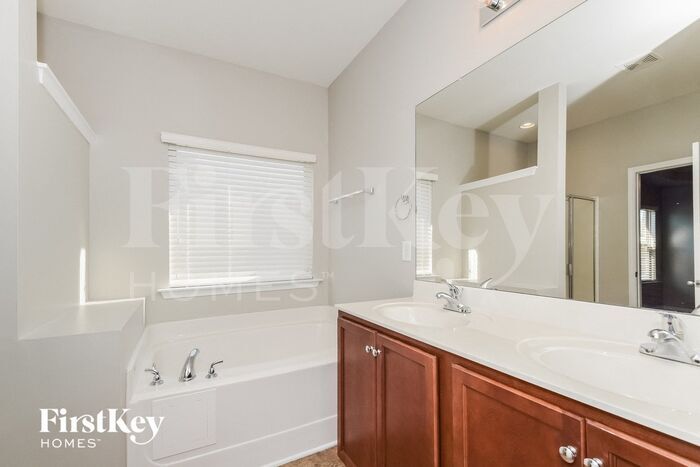 Building Photo - 308 Polo Ct
