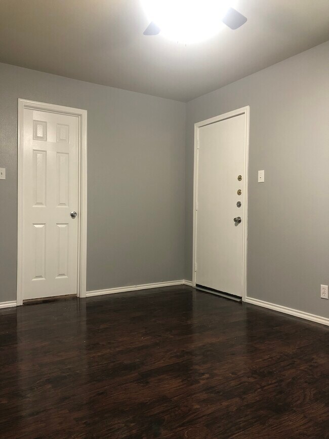 Building Photo - Mulford Multi Family
