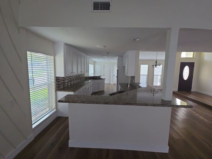 Building Photo - 2102 Gray Falls Dr