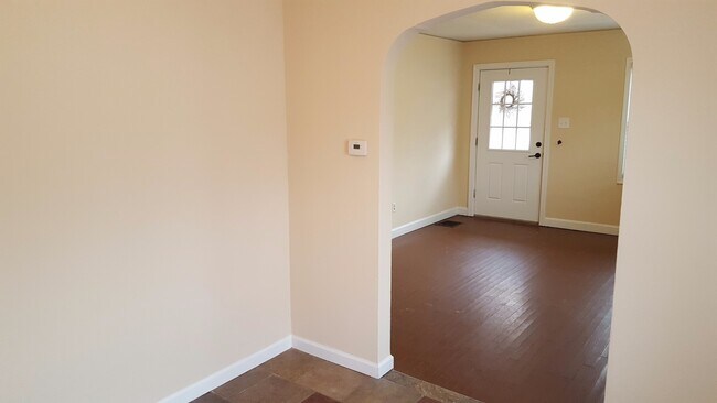 Building Photo - 113 Benton St