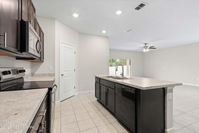 Building Photo - 5556 Kellar Cir