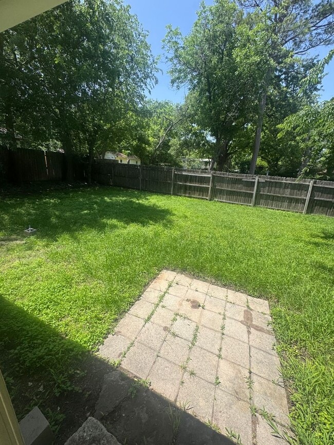 Building Photo - 1/1 with Fenced Yard - Charming Historic Home UPDATED