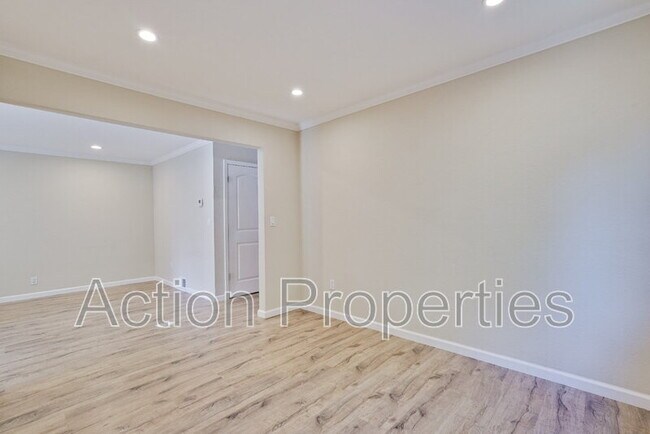 Building Photo - 135 Brenton Ct