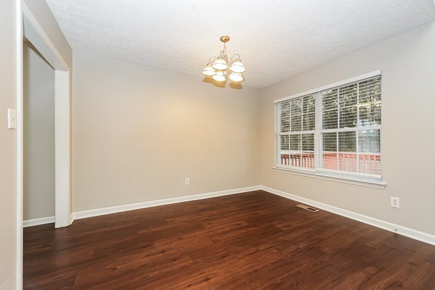 Building Photo - 1004 Blue Mountain Ln