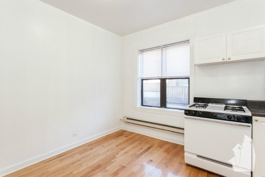 Building Photo - 3726 N Pine Grove Ave