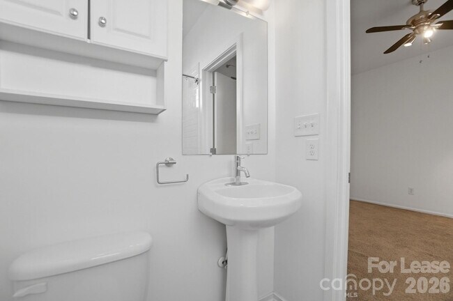 Building Photo - 921 Westbrook Dr