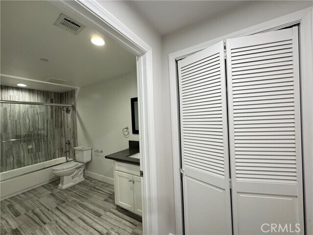 Building Photo - 5432 Hermitage Ave