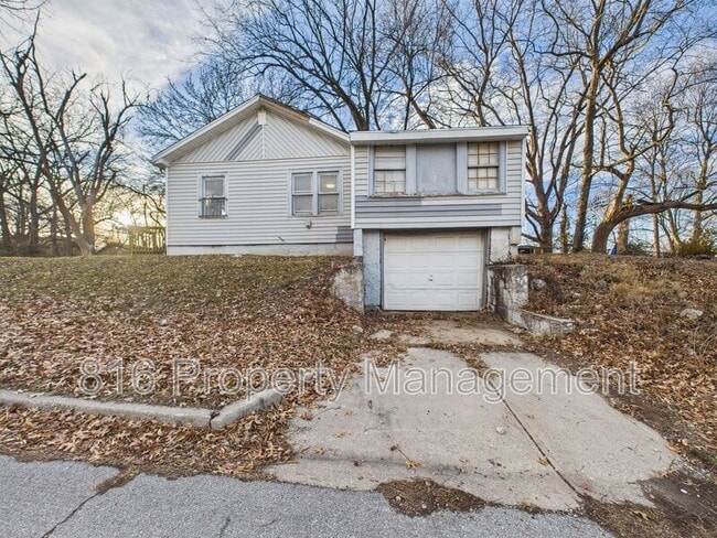 Building Photo - 3218 E 61st St