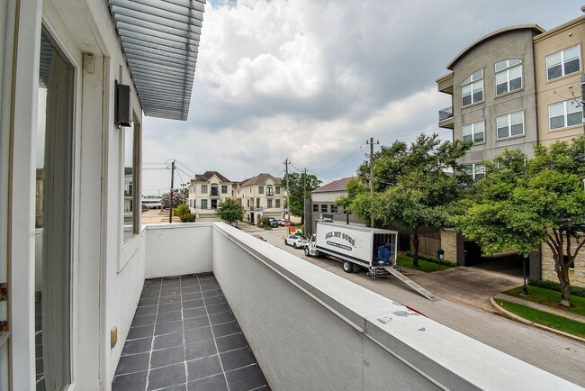 Building Photo - 1211 Rosine St