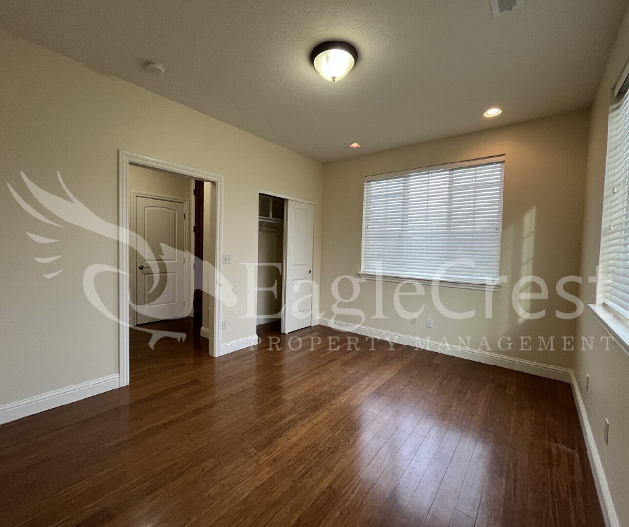 Building Photo - Spacious & Stylish 3-Bedroom Home in a Charming Neighborhood Near Walking Paths