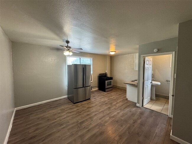 Building Photo - 2705 Lorraine St