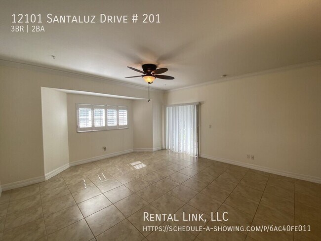 Building Photo - 12101 Santaluz Dr
