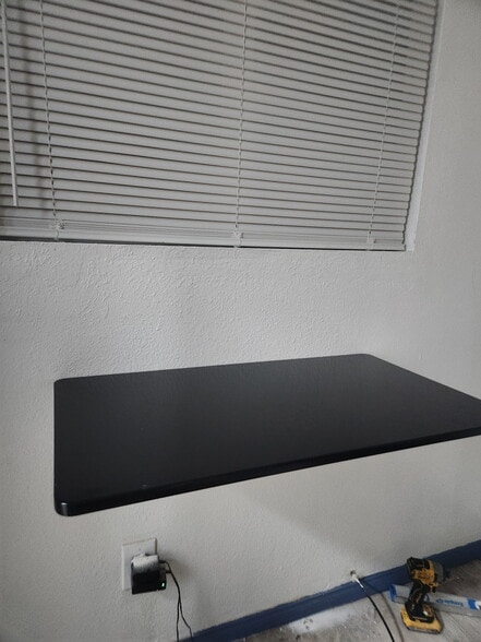 Building Photo - 716 1/2 W 60th St