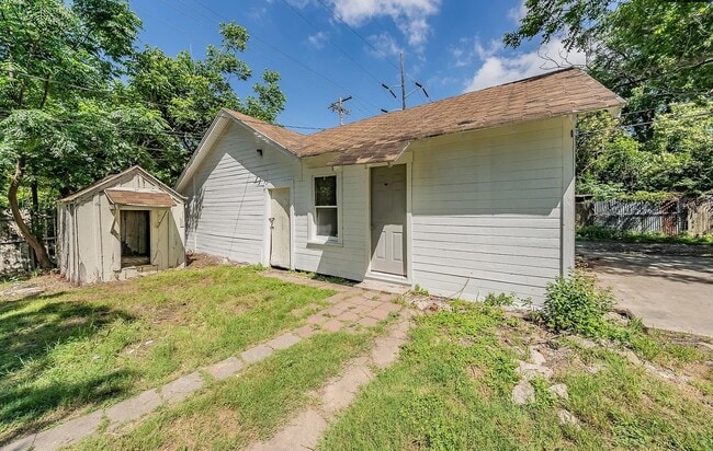 Building Photo - 2700 Grim Ave