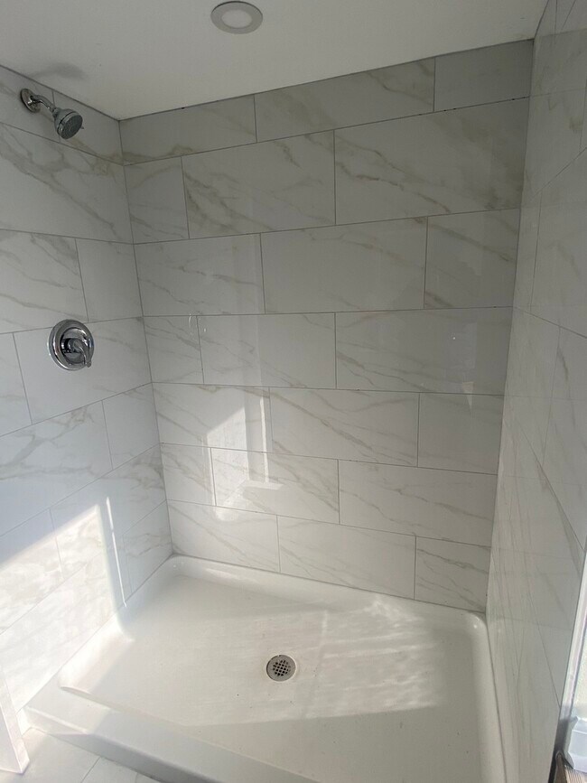 Building Photo - 8046 S Manistee Ave