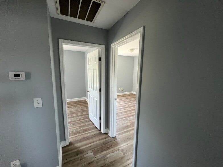 Building Photo - 913 Redford Ln