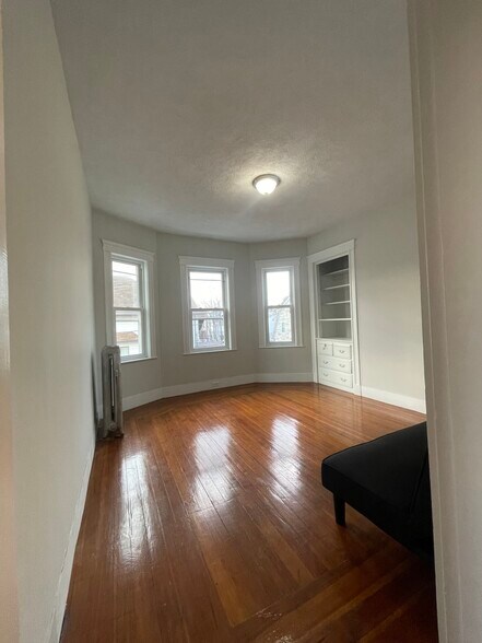 Primary Photo - 50 Lambert St