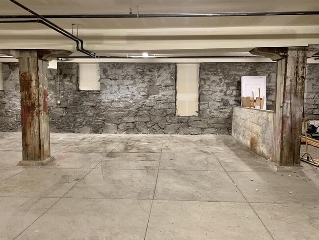 Building Photo - 636 Logan St