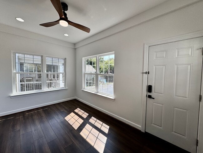 Building Photo - A Block From The Beaches! Ready 09-21-26! Oversized Parking Pad, Pet Friendly!