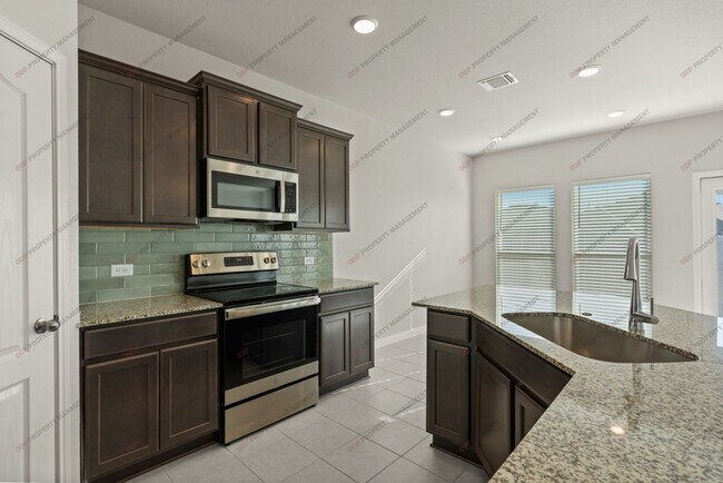 Building Photo - 725 Gingham Trl