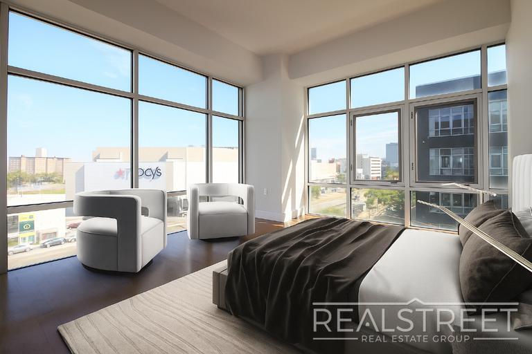 Building Photo - LUXURY 3 BR 2 Bath in Queens!